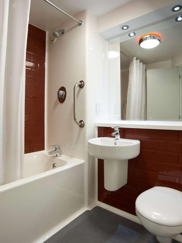 Travelodge Bromborough Port Sunlight Room photo