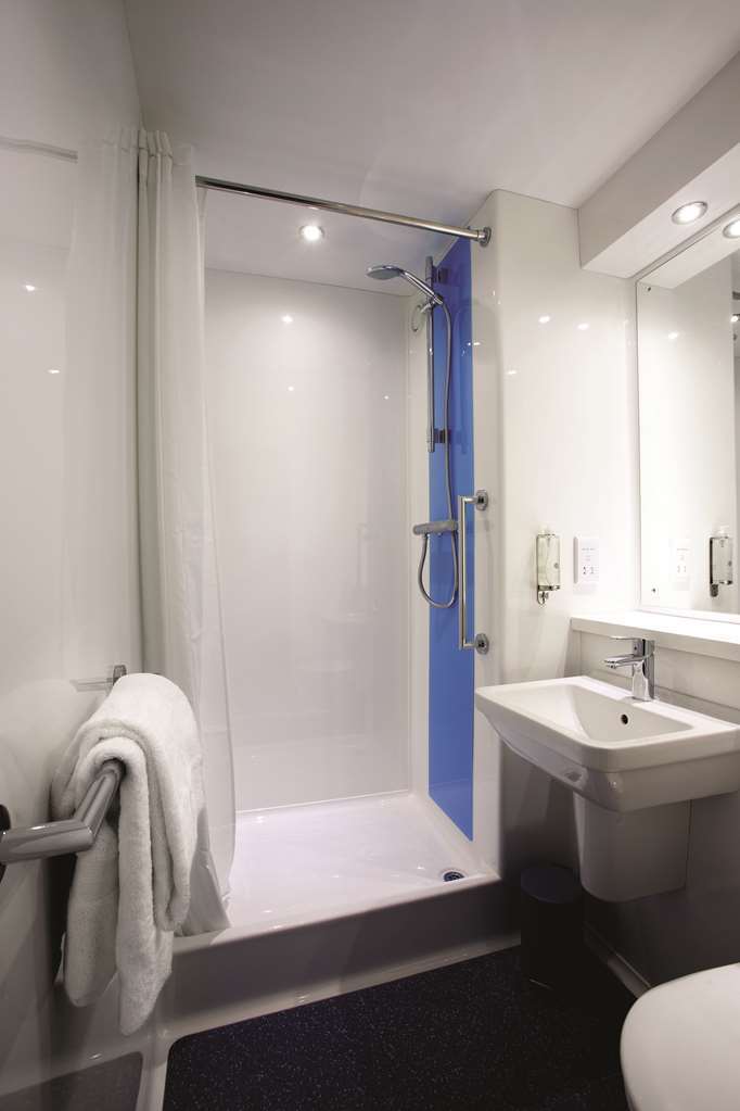 Travelodge Bromborough Port Sunlight Room photo